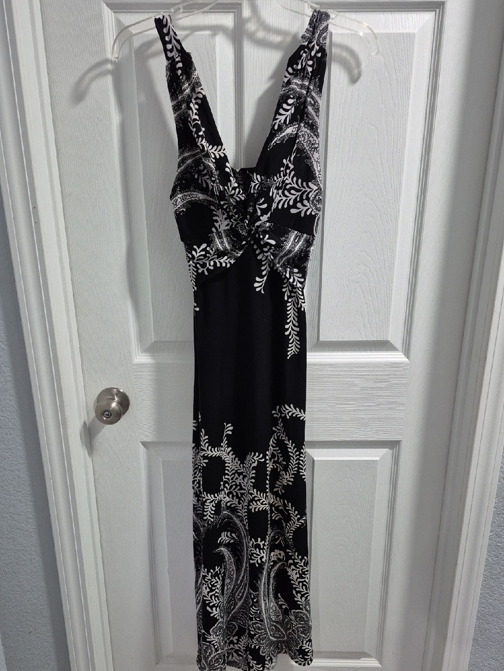 raya sun Black and White V-Neck Maxi Dress